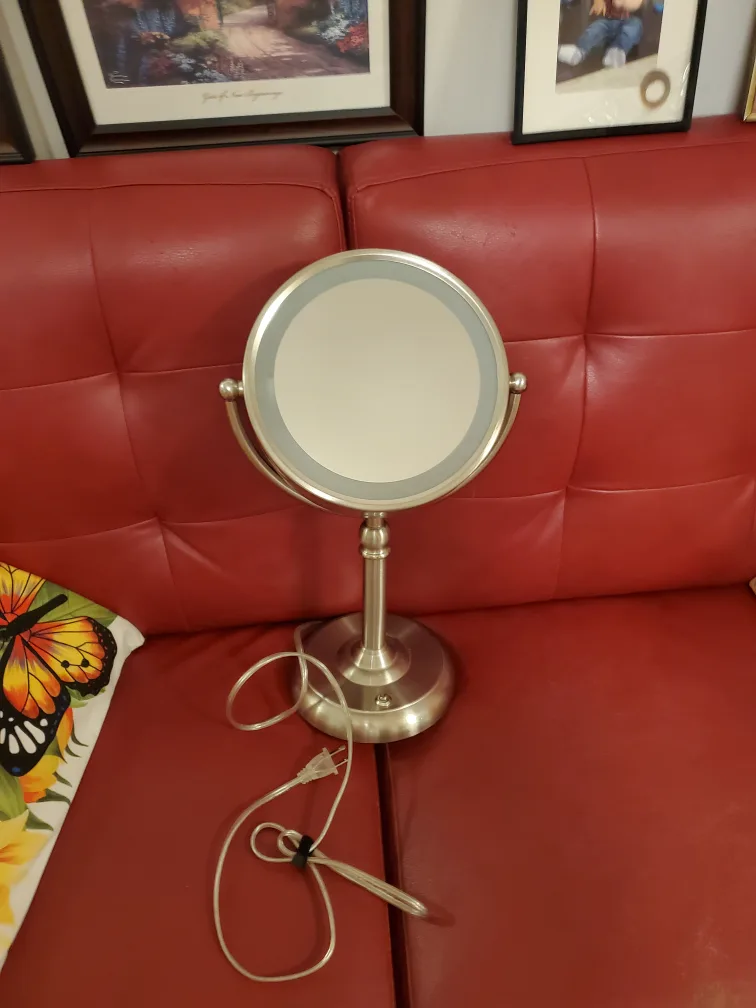 Illuminated Vanity Makeup Mirror thumbnail