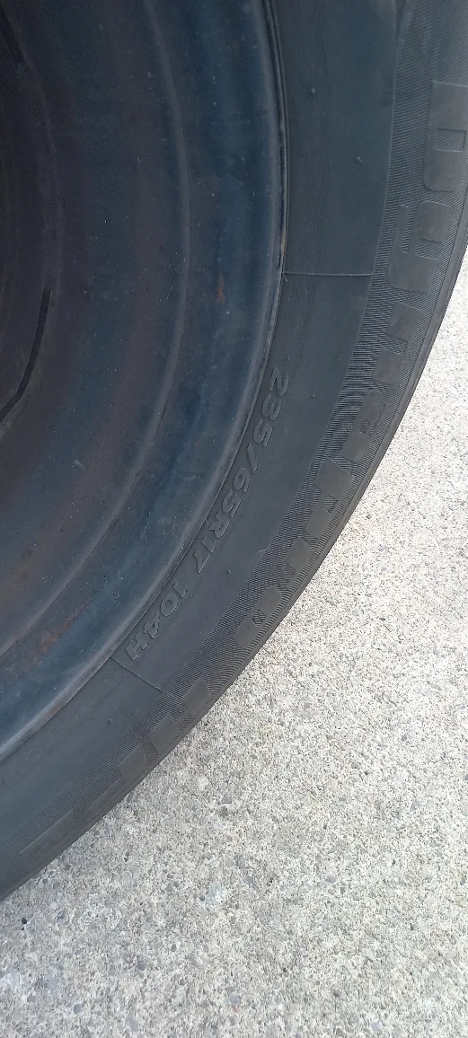 Used Tire 235/65R17 image indicator(5)