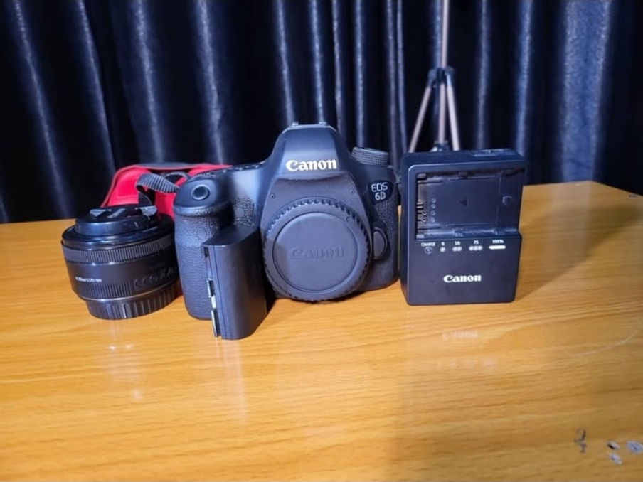 Canon EOS 6D Camera with Lens & Charger - photo 2