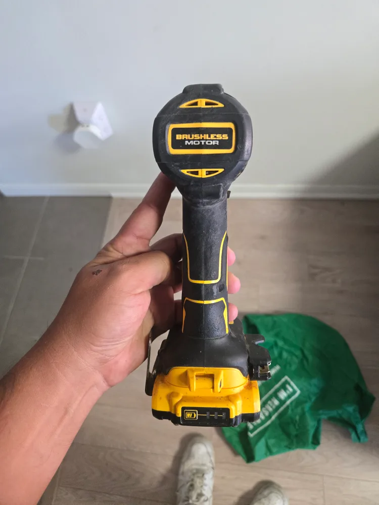 DeWalt 20V MAX XR Brushless Drill/Driver image indicator(2)