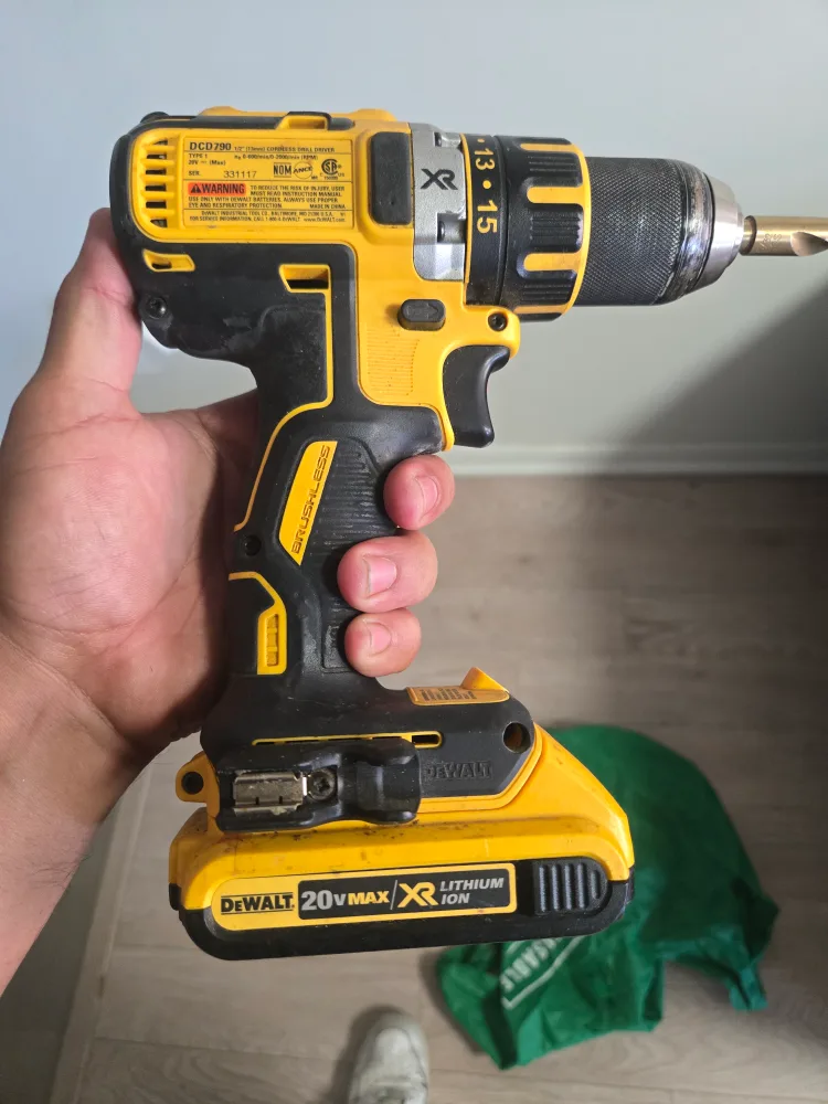DeWalt 20V MAX XR Brushless Drill/Driver image indicator(3)