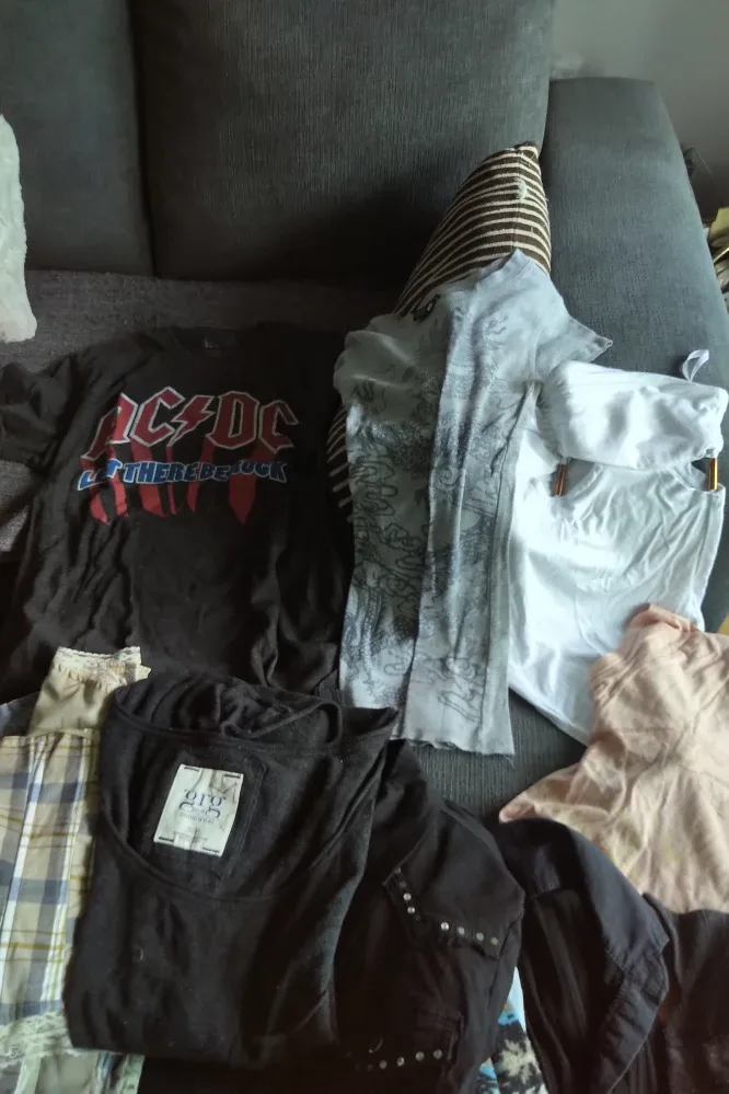 Mixed Clothing Lot - Oro, AC/DC, More! image indicator(4)