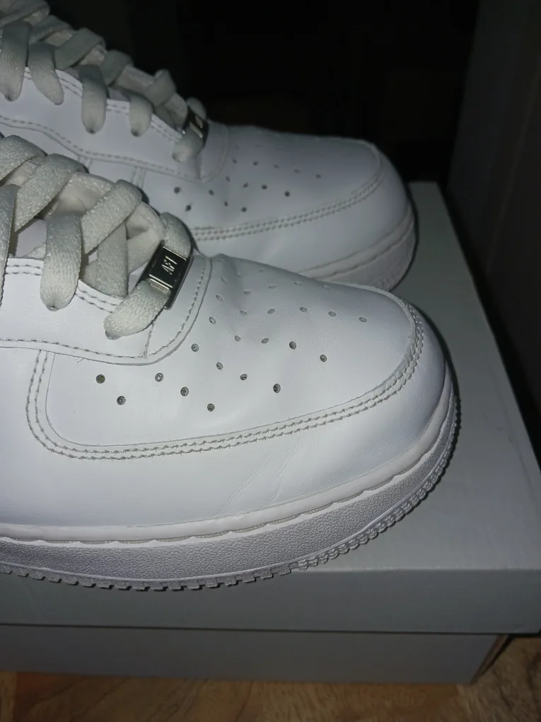 🔥Nike Air Force 1 Low '07 White Size 12 USED IN BOX image indicator(8)