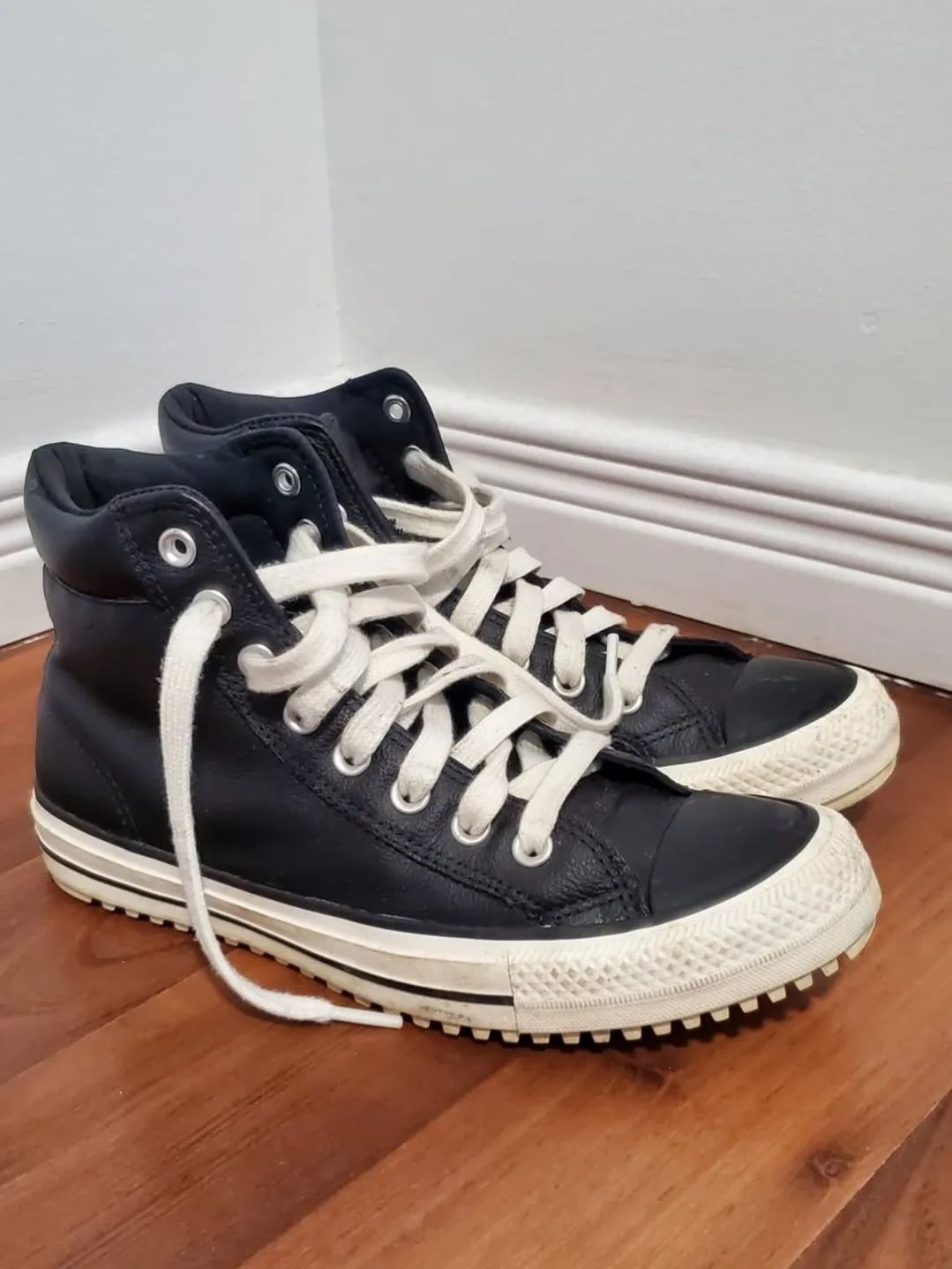 Converse All Star High Top Leather Thinsulate Boots - Size 8.5 W thumbnail