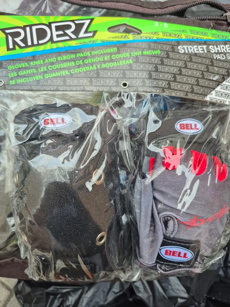 Riderz Street Shred Pad Set (Gloves, Knee & Elbow Pads) thumbnail