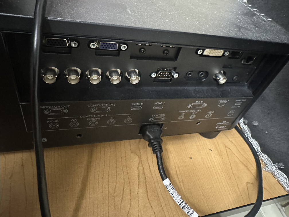 Hitachi CP-WU9410 Projector - photo 3