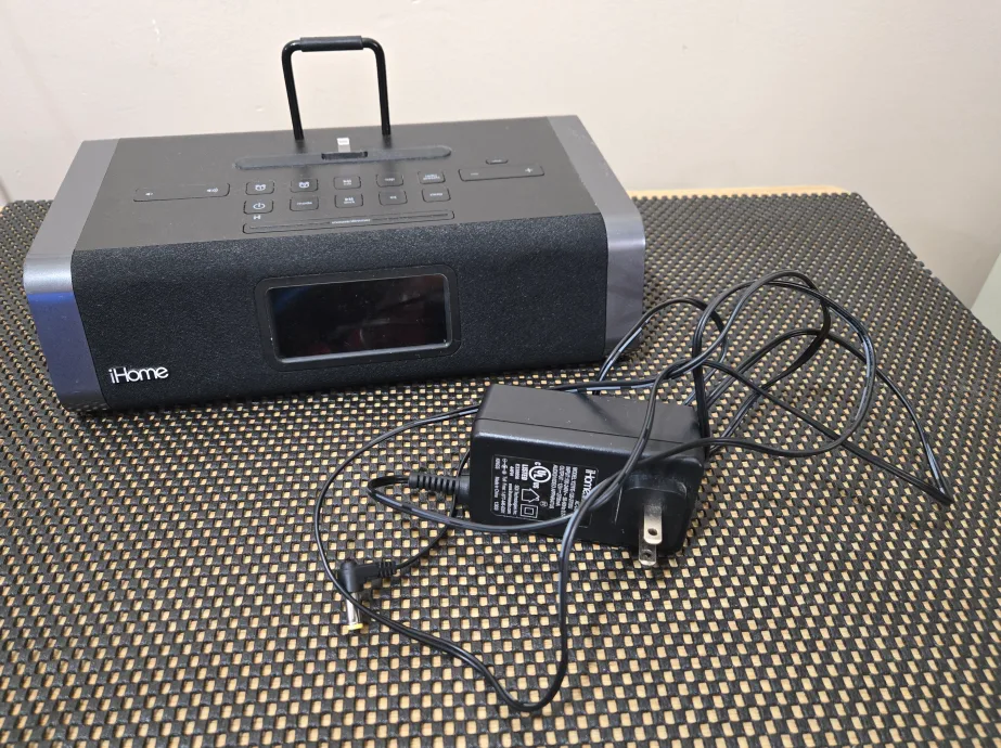iHome iDL45 Clock Radio thumbnail