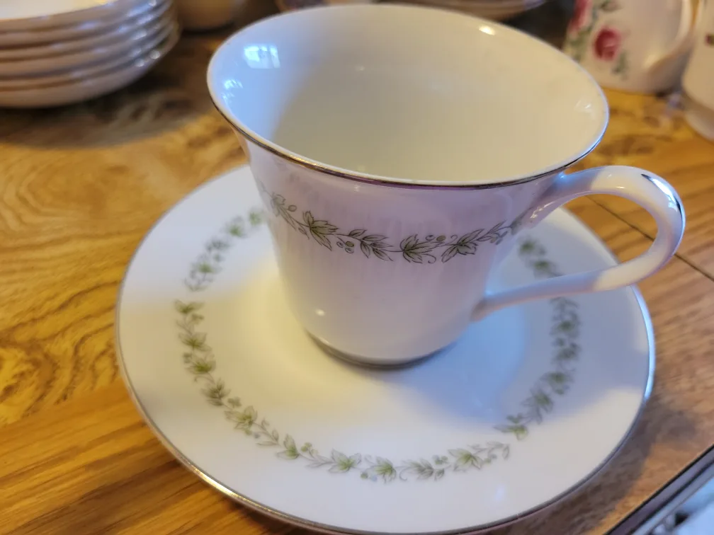 Towne House Justine Tea Cup & Saucer Set🇨🇦 thumbnail