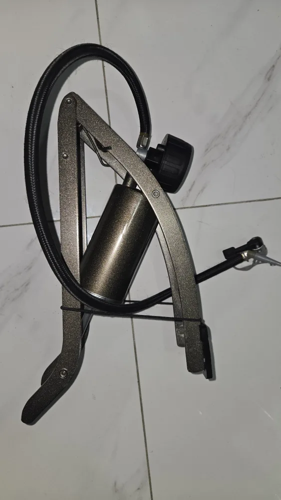 CCM Foot Compact Steel air Pump image indicator(3)