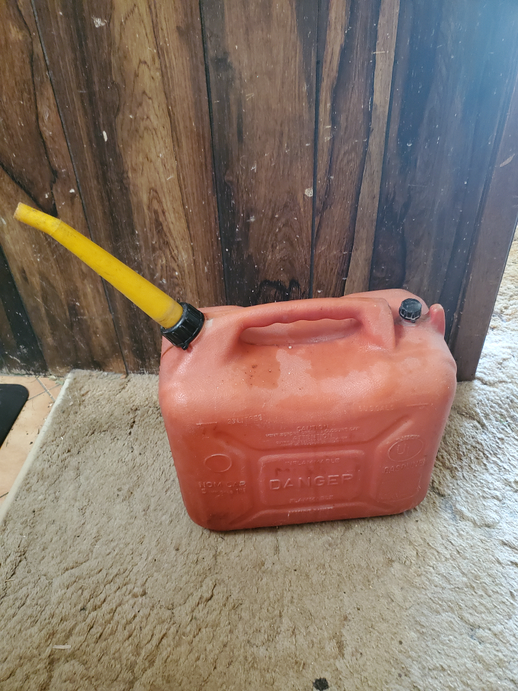Red 5 gallons Gas Can - photo 4