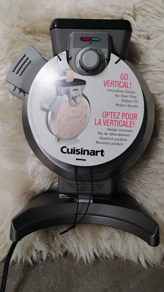 🇨🇦 Cuisinart Vertical Waffle Maker - Like New! thumbnail
