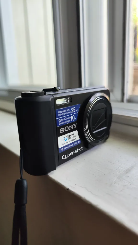 Sony H70 digital camera thumbnail