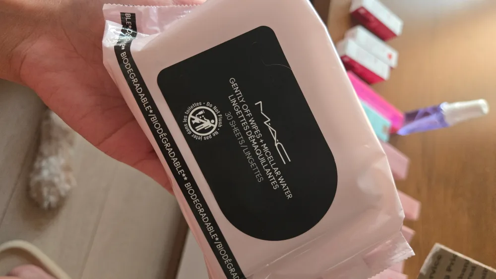 *NEW w/ box* MAC Gently Off Wipes + Micellar Water – 30 Sheets thumbnail