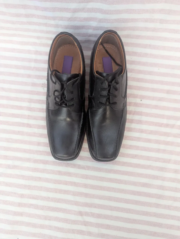 Comfort Life Black Leather Dress Shoes - Size 36 image indicator(2)