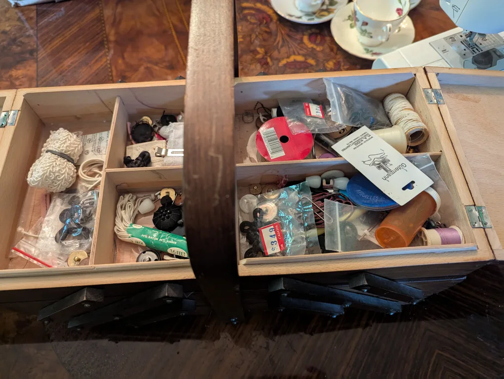 🇨🇦Vintage Wooden Sewing Box with Supplies image indicator(3)