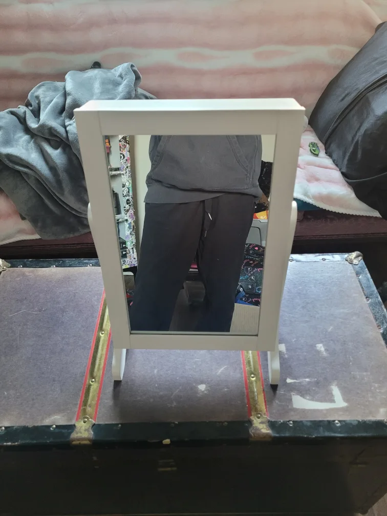 White Standing Jewelery Box thumbnail