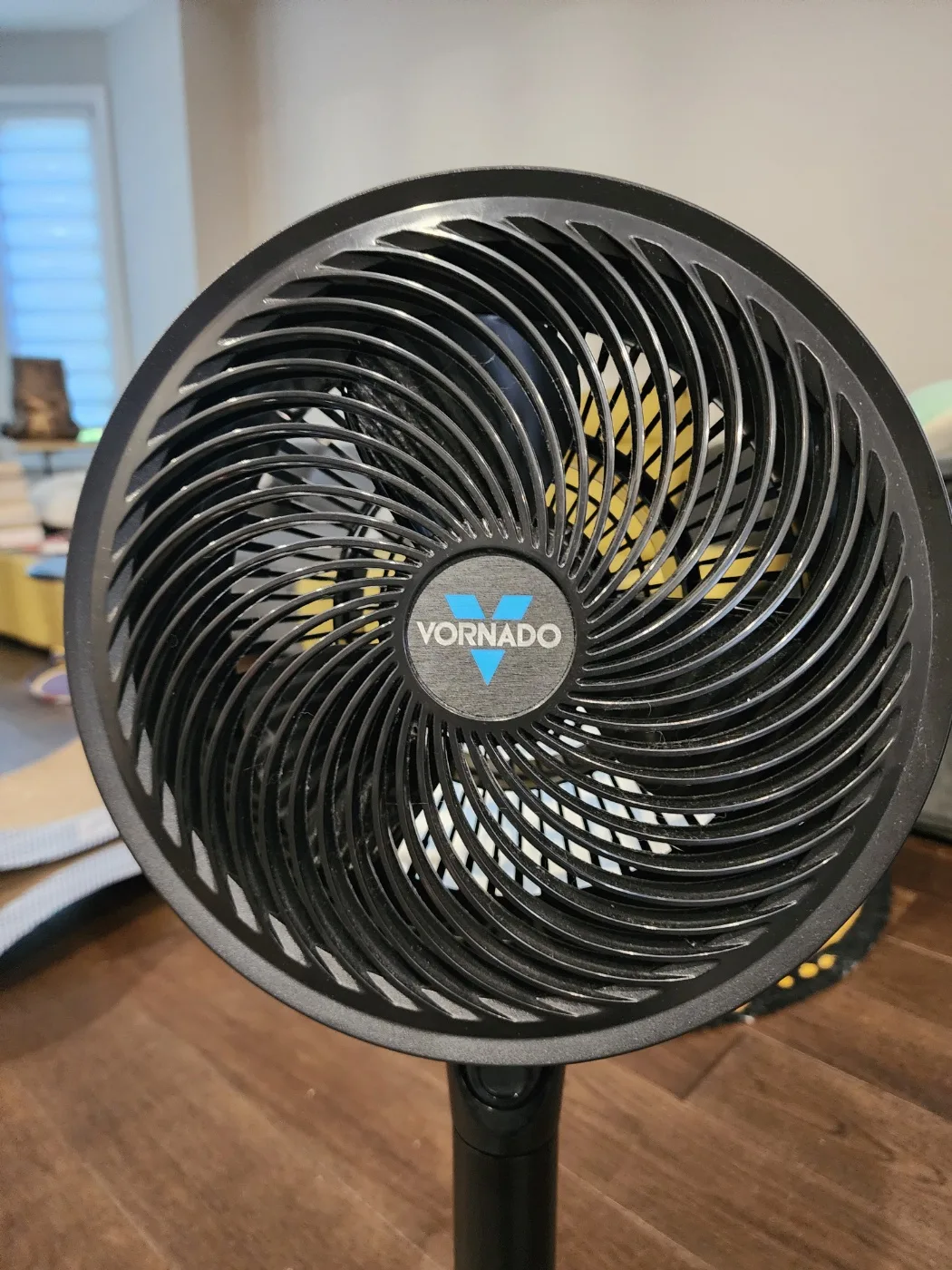 Vornado 683 Pedestal Air Circulator Fan image indicator(2)