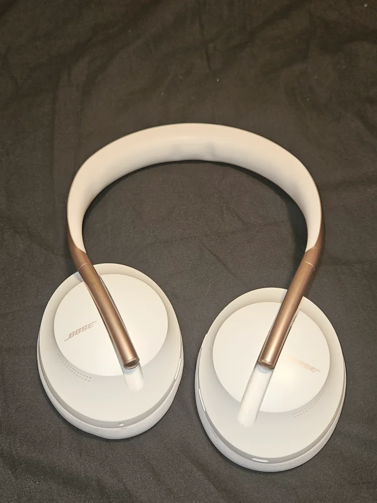 Bose Noise Cancelling Headphones 700 - White thumbnail
