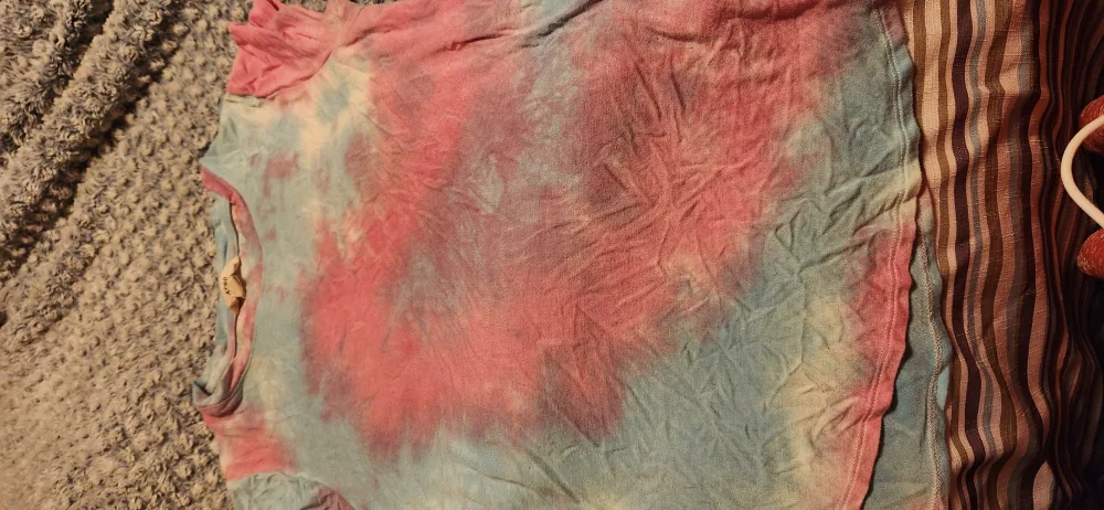 AERO Tie Dye T-Shirt - Size Small thrifty picks🇨🇦 thumbnail