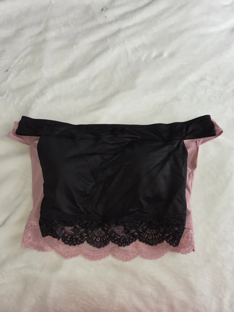 Off-Shoulder Lace Trim Tops - Black & Pink image indicator(3)