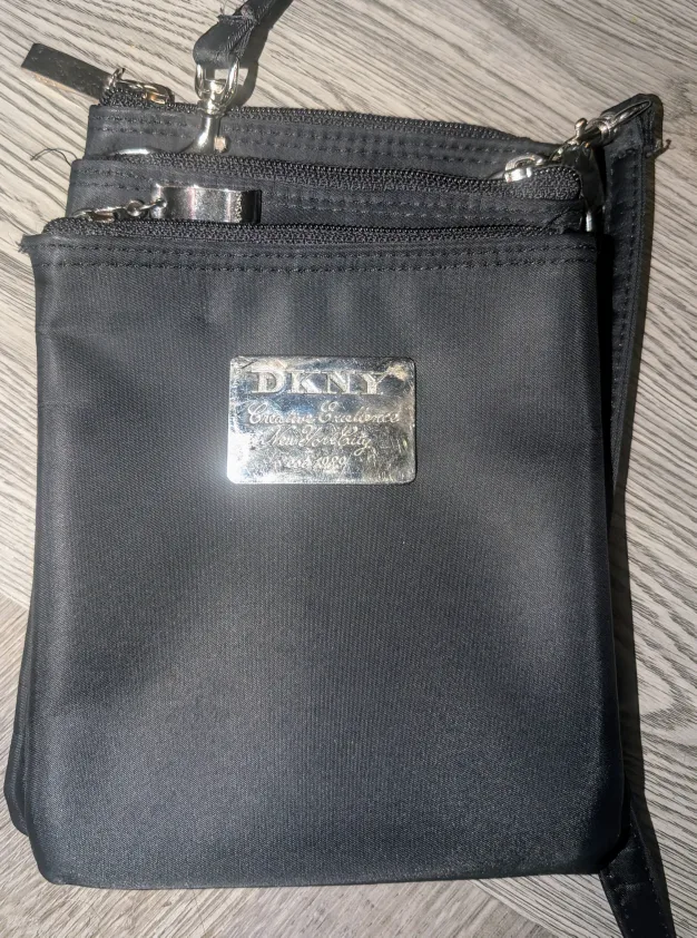 👜DKNY Black Crossbody Bag👜 image indicator(2)