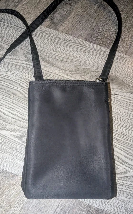 👜DKNY Black Crossbody Bag👜 image indicator(3)