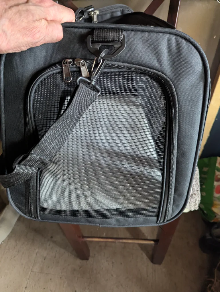 two new pet carriers image indicator(4)