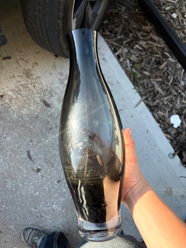 Black Glass Vase thumbnail