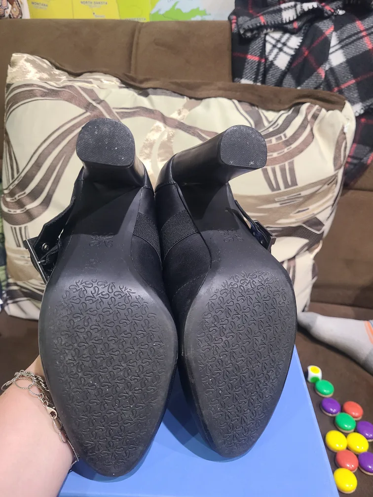 Simply Vera Wang Jardine Black Heels - Size 7.5 image indicator(3)