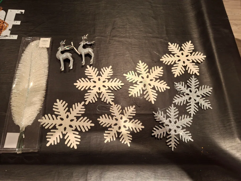 White/silver Christmas ornaments thumbnail