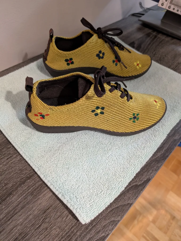 Arcopedico Walking Shoes -  Size 6 image indicator(5)