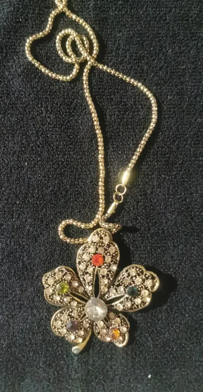 Clover Leaf Pendant Necklace thumbnail