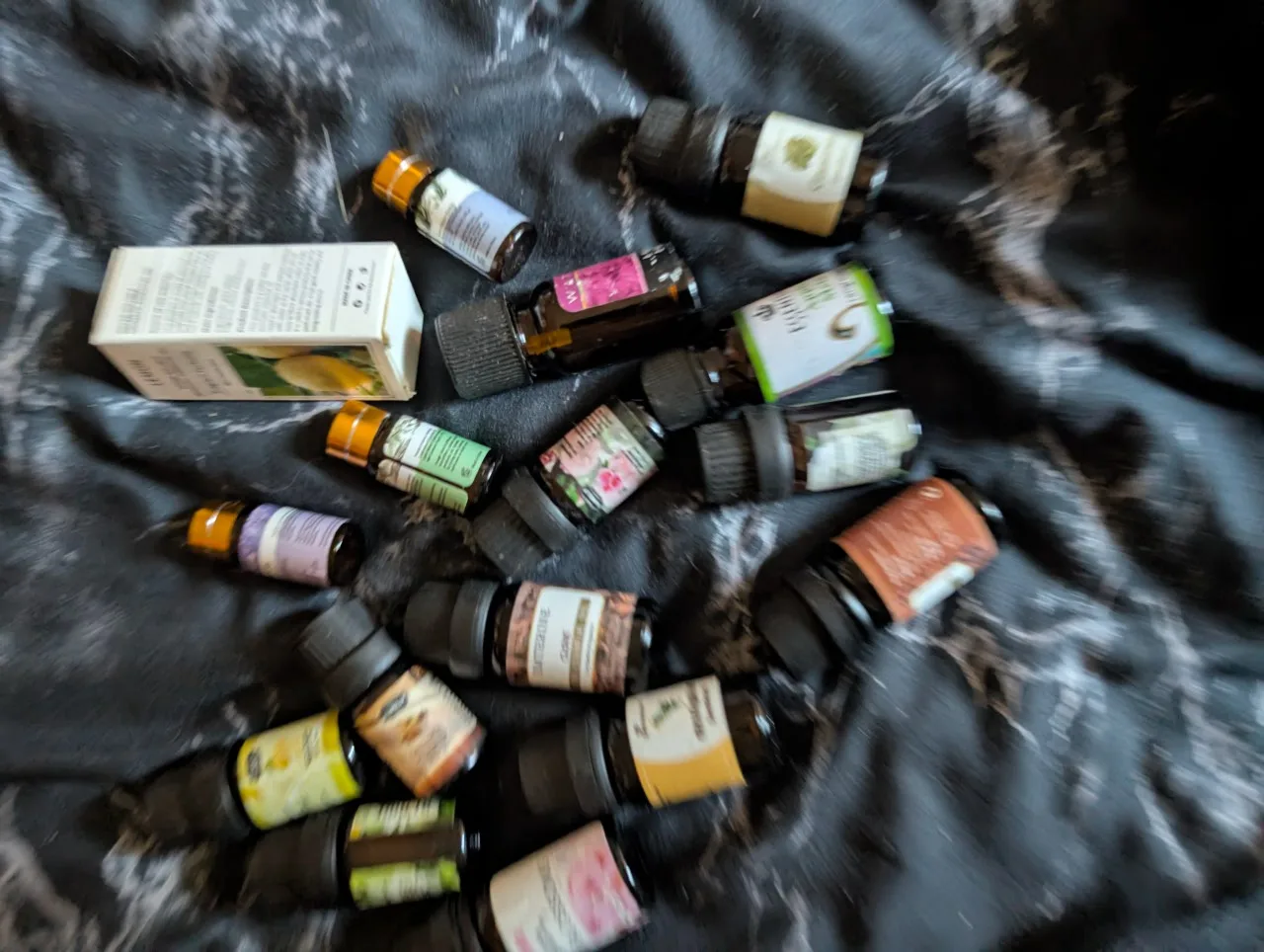 Assorted Essential Oil Collection image indicator(8)