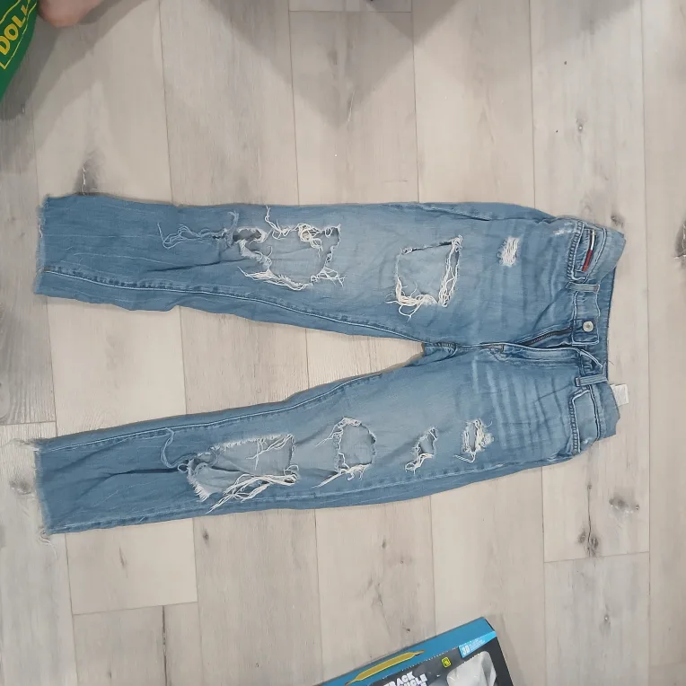 Tommy Hilfiger Jeans - Distressed Style thumbnail