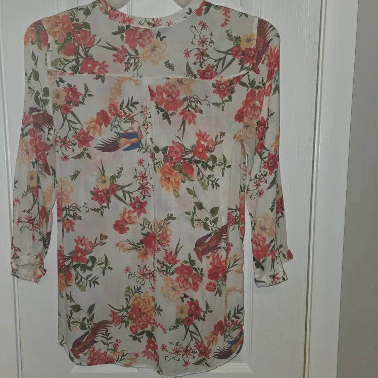 Zara Basic Floral Print Blouse - Size M image indicator(3)
