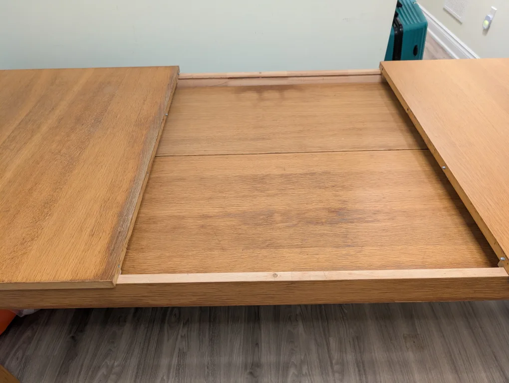 Extendable Wooden Dining Table image indicator(3)