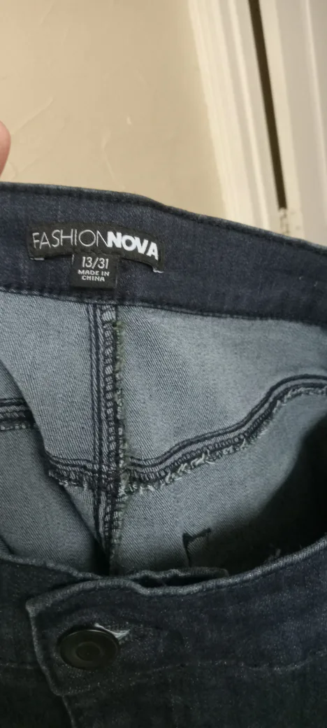 Fashion Nova Jeans - Size 13/31 🇨🇦 thumbnail