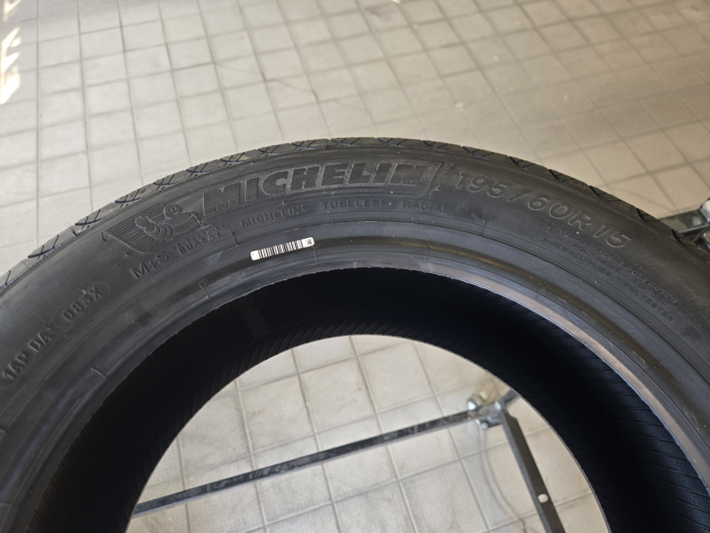 All Season Michelin Defender 195/60R15 Tire Set - photo 3