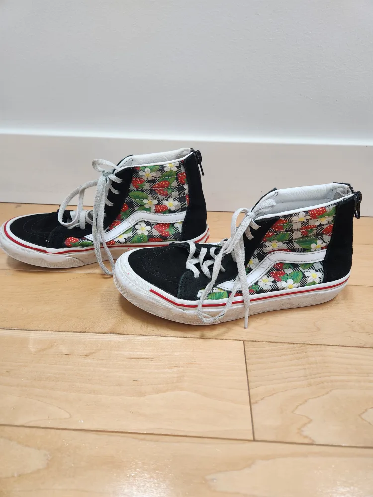 Vans Sk8-Hi Zip Strawberry Floral Shoes image indicator(3)