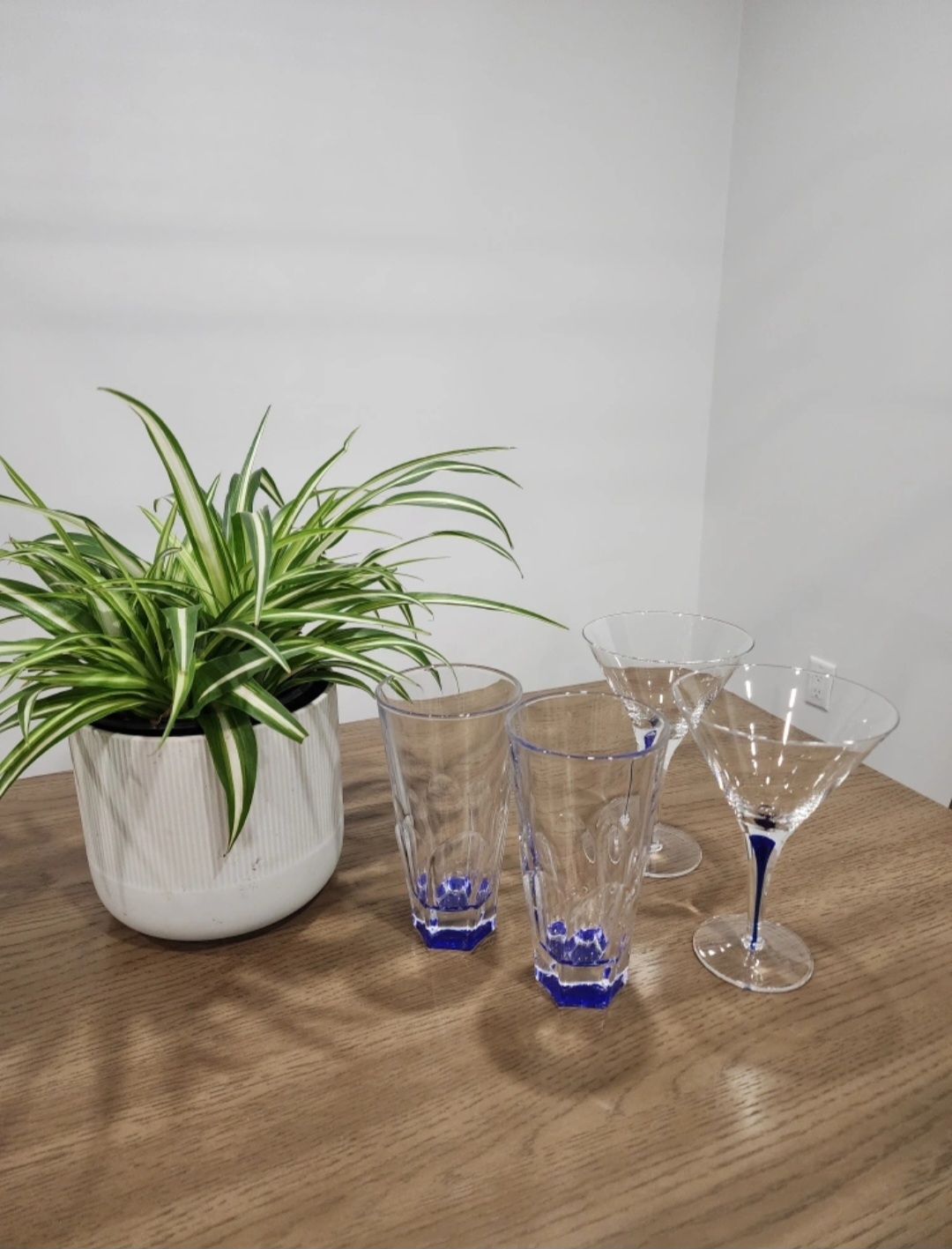 Set of 4 Stylish Drinking Glasses