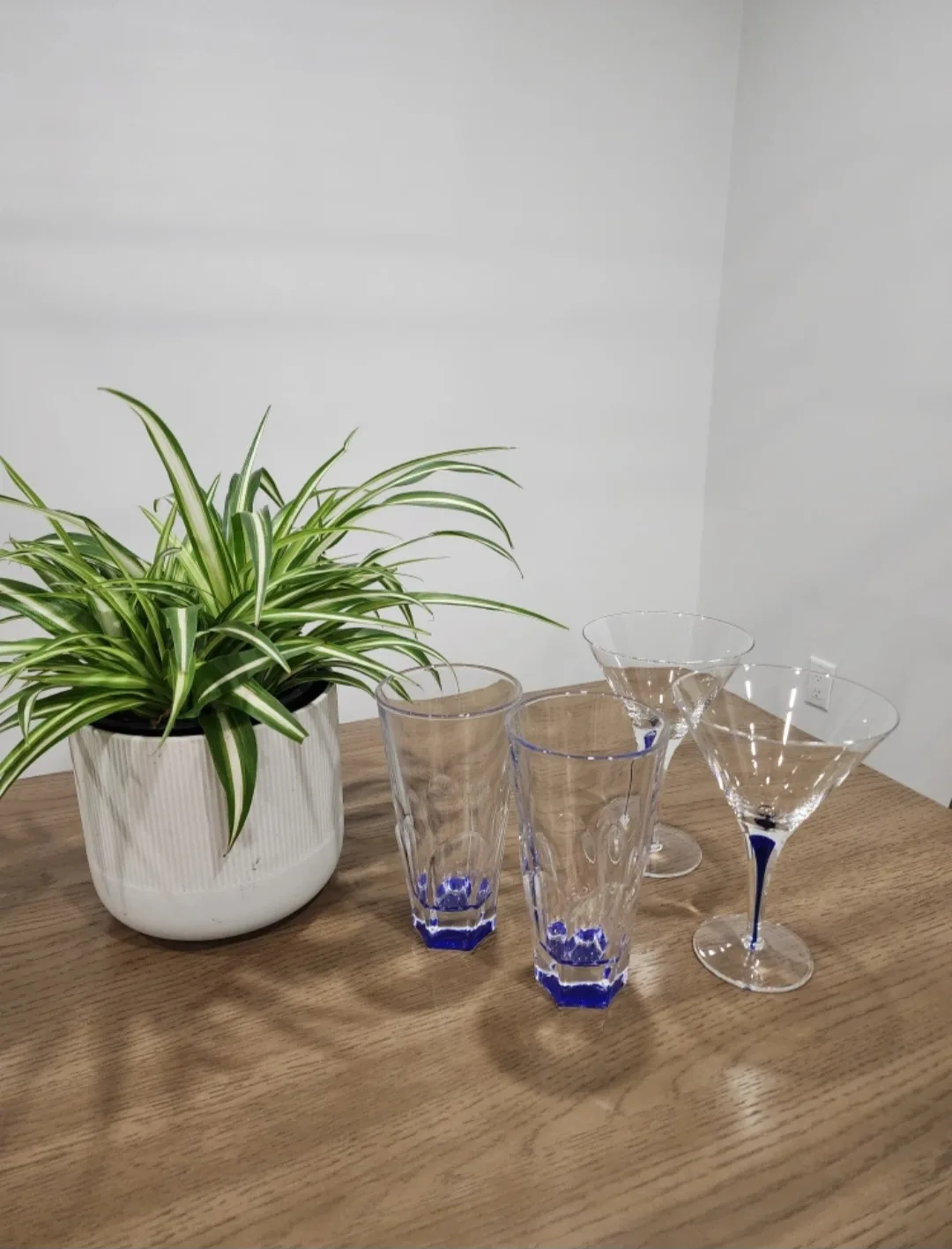 Set of 4 Stylish Drinking Glasses thumbnail