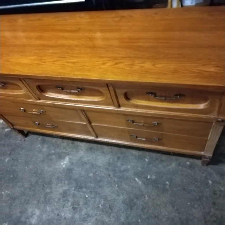dresser thumbnail