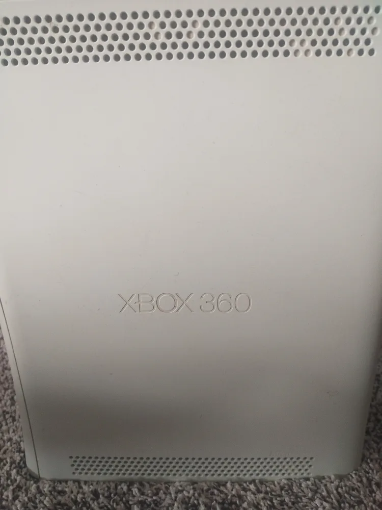 Xbox 360 Console with Halo Games image indicator(4)