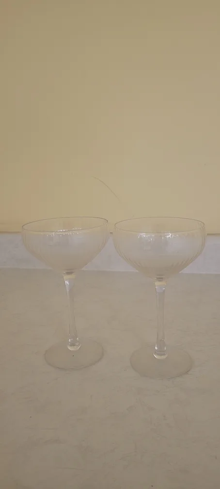 Re-offering: two champagne glasses 🇨🇦🍁 thumbnail
