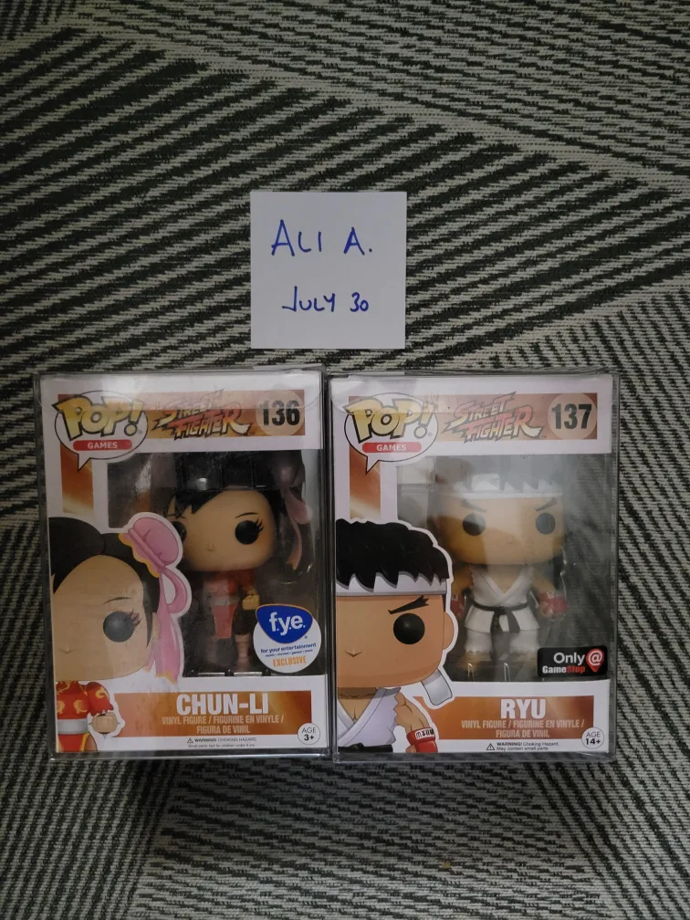 Funko Pop! Street Fighter Chun-Li #136 & Ryu #137 thumbnail