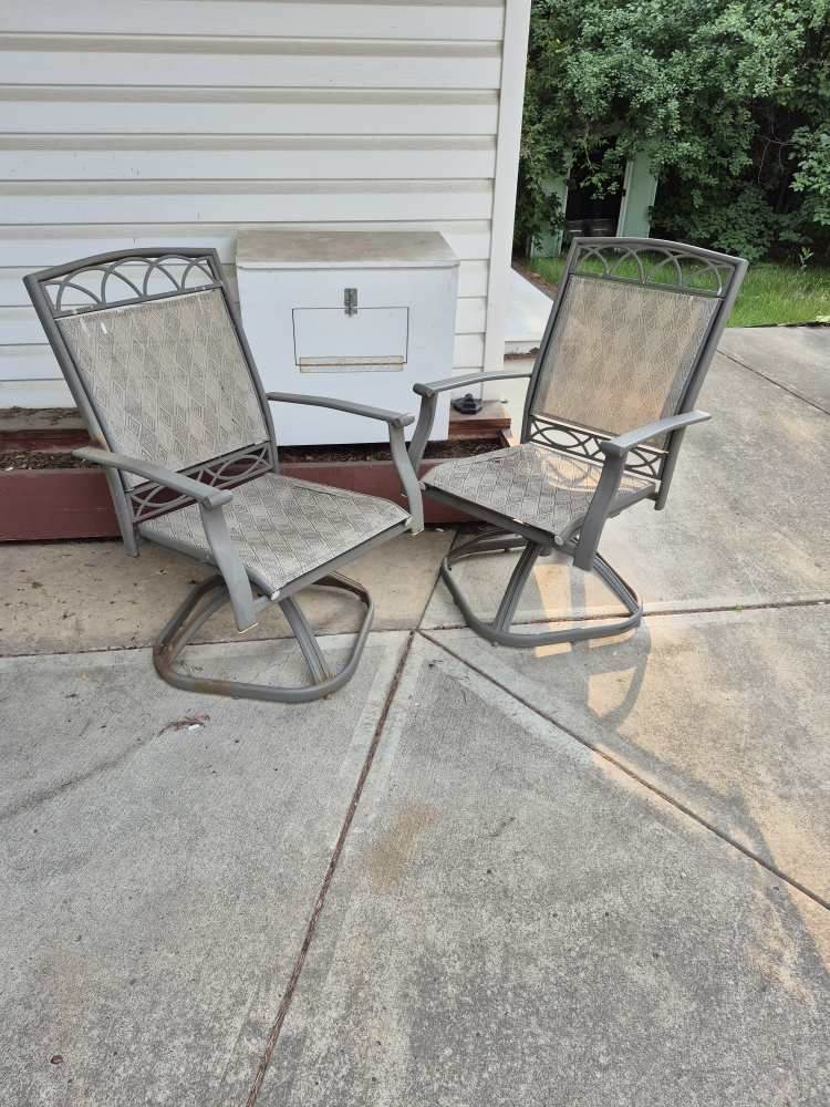 Outdoor Swivel Patio Chairs - Set of 2 🇨🇦 - photo 2