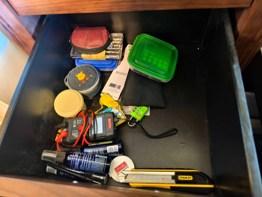 Slim Ikea storage with 4 drawers - photo 2
