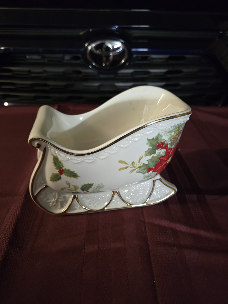 Mikasa Holiday Bloom Dishes and Sleigh - photo 2