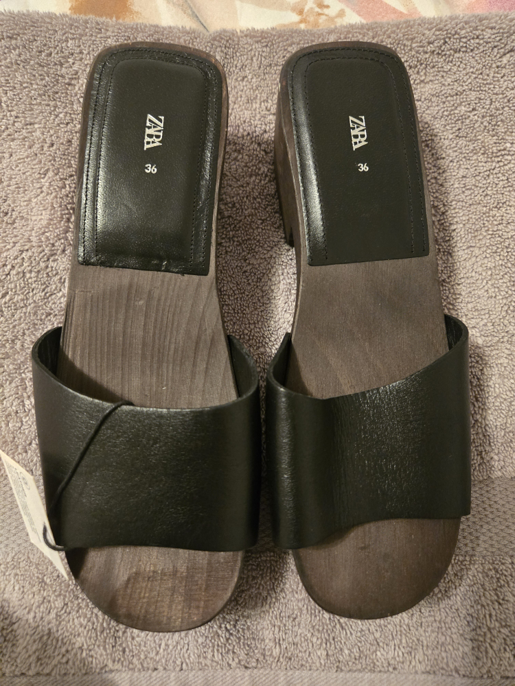 Bingo 🧡 Zara Black Wooden Heeled Clogs - Size 6