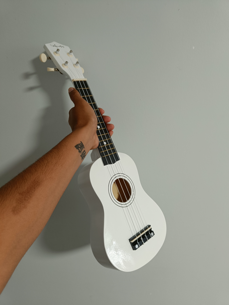 White Soprano Ukulele with Case - photo 2